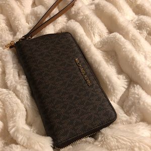 Michael Kors - Jet Set Wristlet